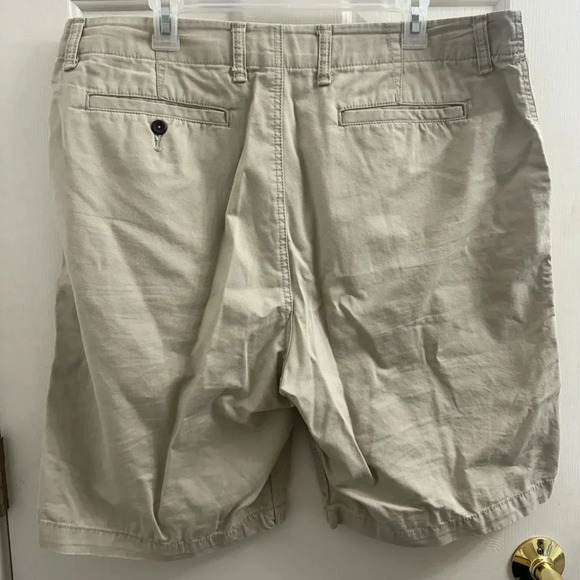 Old Navy Men’s Shorts - Picture 3 of 6